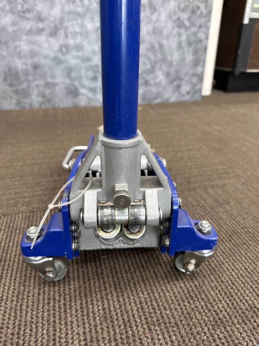 AC DELCO 11/12 TON LIGHTWEIGHT ALUMINUM FLOOR JACK Acceptable Buya