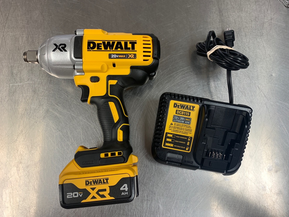 Dewalt Impact Wrench DCF897 w/ Battery and Charger Like New Buya