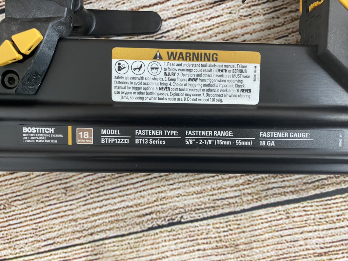 BOSTITCH BTFP12233 BOSTITCH Brad Nailer Kit, 18GA, Smart Point Nailer