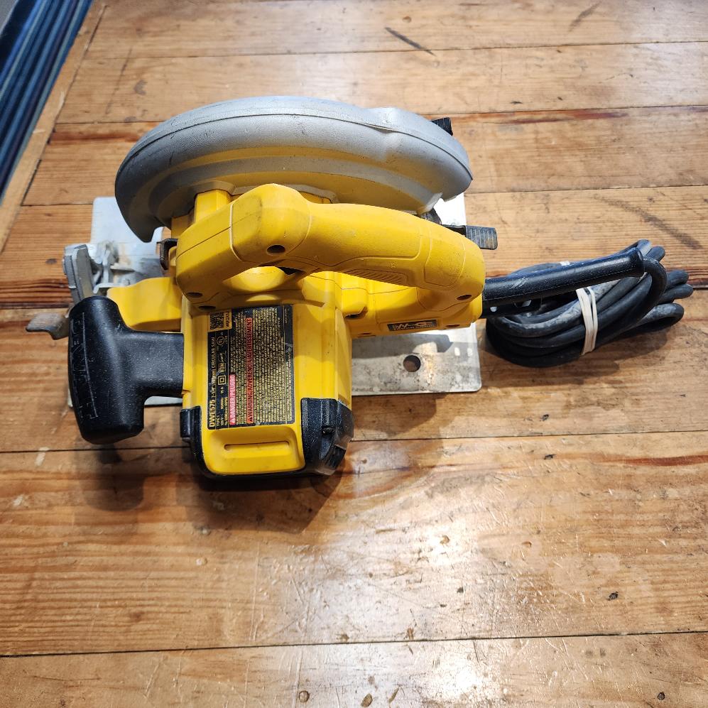 DEWALT DWE575 CIRCULAR SAW CORDED Good Buya