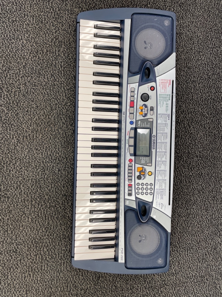 Yamaha PSR280 Portatone Electronic Keyboard, 61 Keys Like New Pawn 1