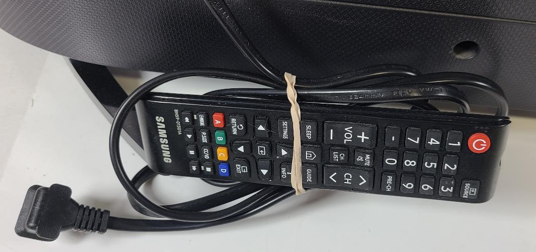 SAMSUNG UN32M4500BF, 32" FLAT SCREEN W/REMOTE Very Good Buya