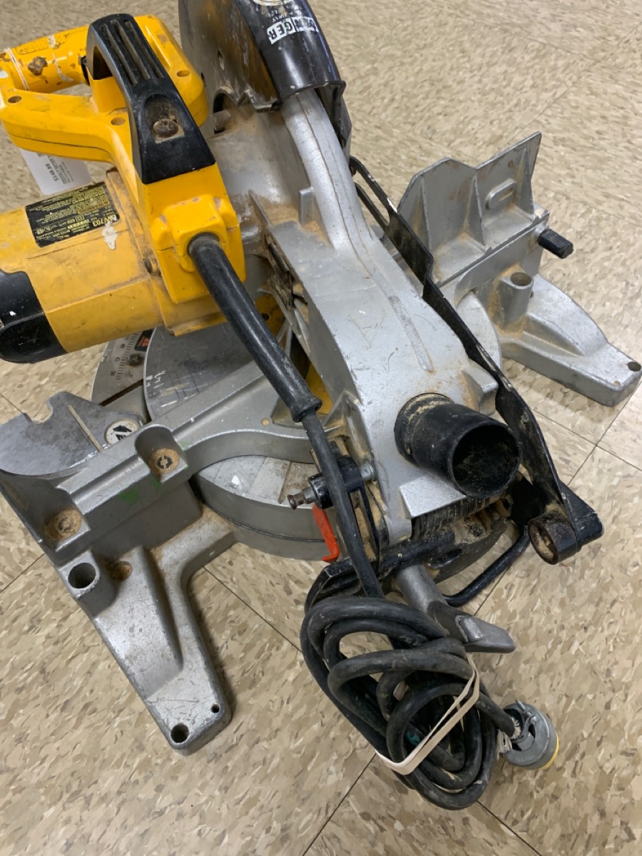 DEWALT DW703 COMPOUND MITER SAW Good Buya