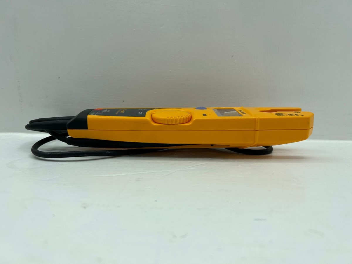 Fluke T5600 600V Basic Electrical Tester, Automatic AC/DC Voltage