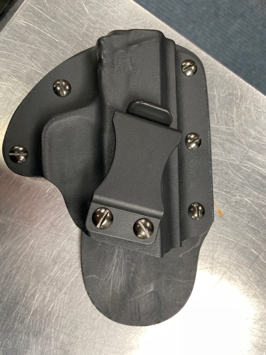USED SMITH & WESSON M&P 40C PISTOL 1 9 ROUND MAG AND HOLSTER Good Crstfr, Inc Davenport IA