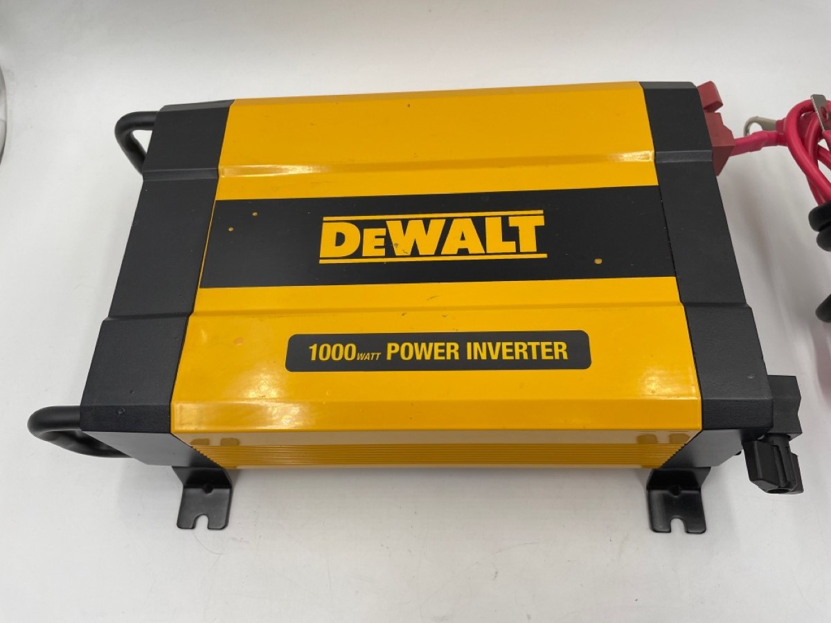 Dewalt 1000 Watt DXAEPI1000 Type 2 Power Inverter Good Buya