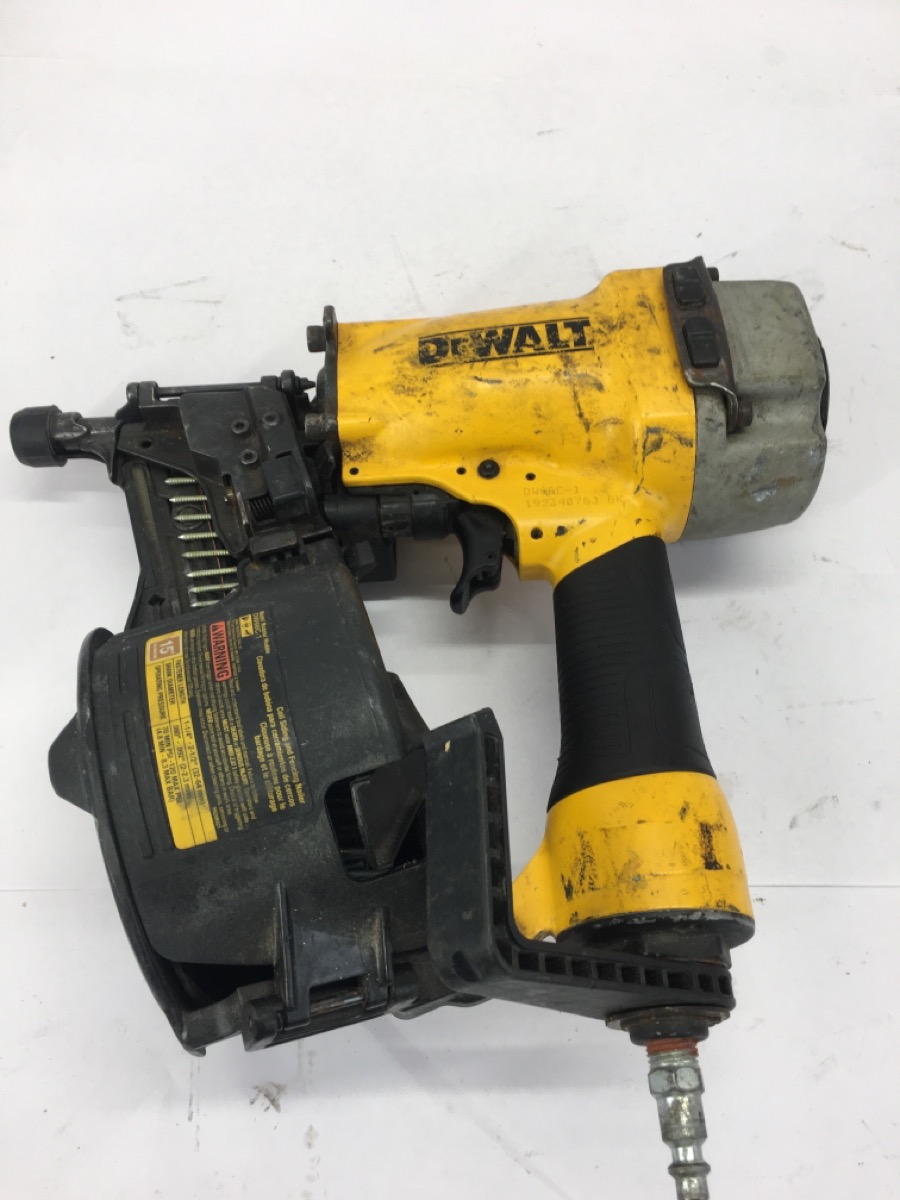 DEWALT DW66C1 15 ° Coil Siding and Fencing Nailer (re) Very Good