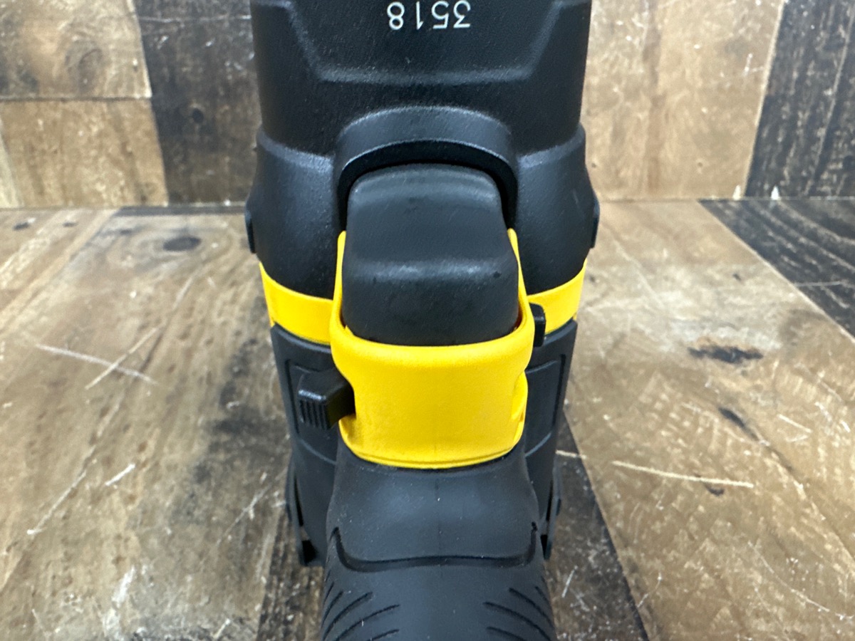 DEWALT DWMT70773 1/2 IN. HEAVYDUTY PNEUMATIC IMPACT WRENCH Very Good
