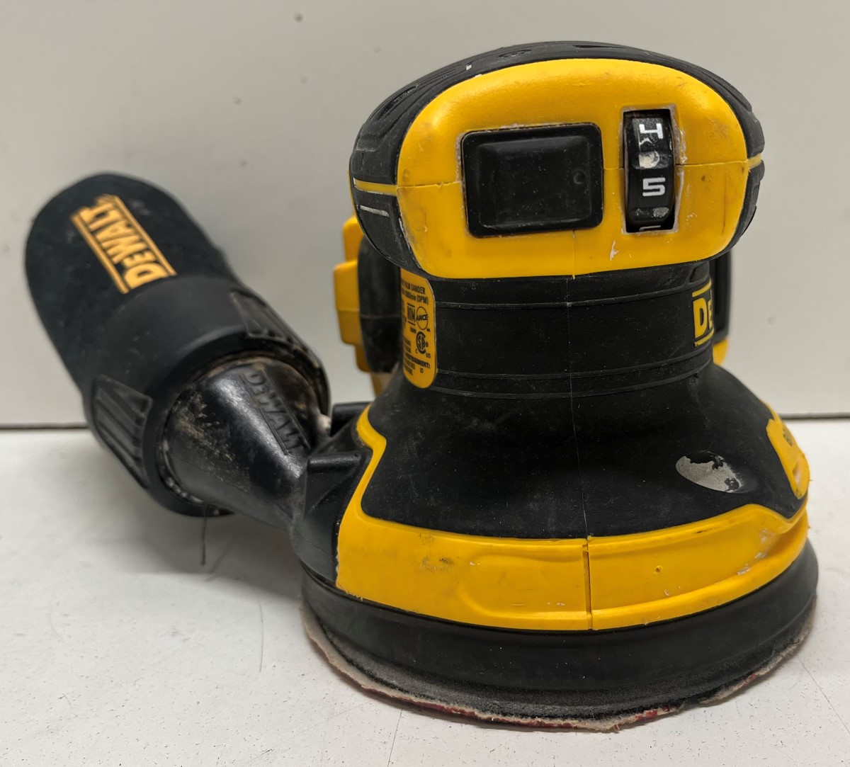 DEWALT DCW210 RANDOM ORBITAL SANDER W/2AH BATTERY BRUSHLESS CORDLESS