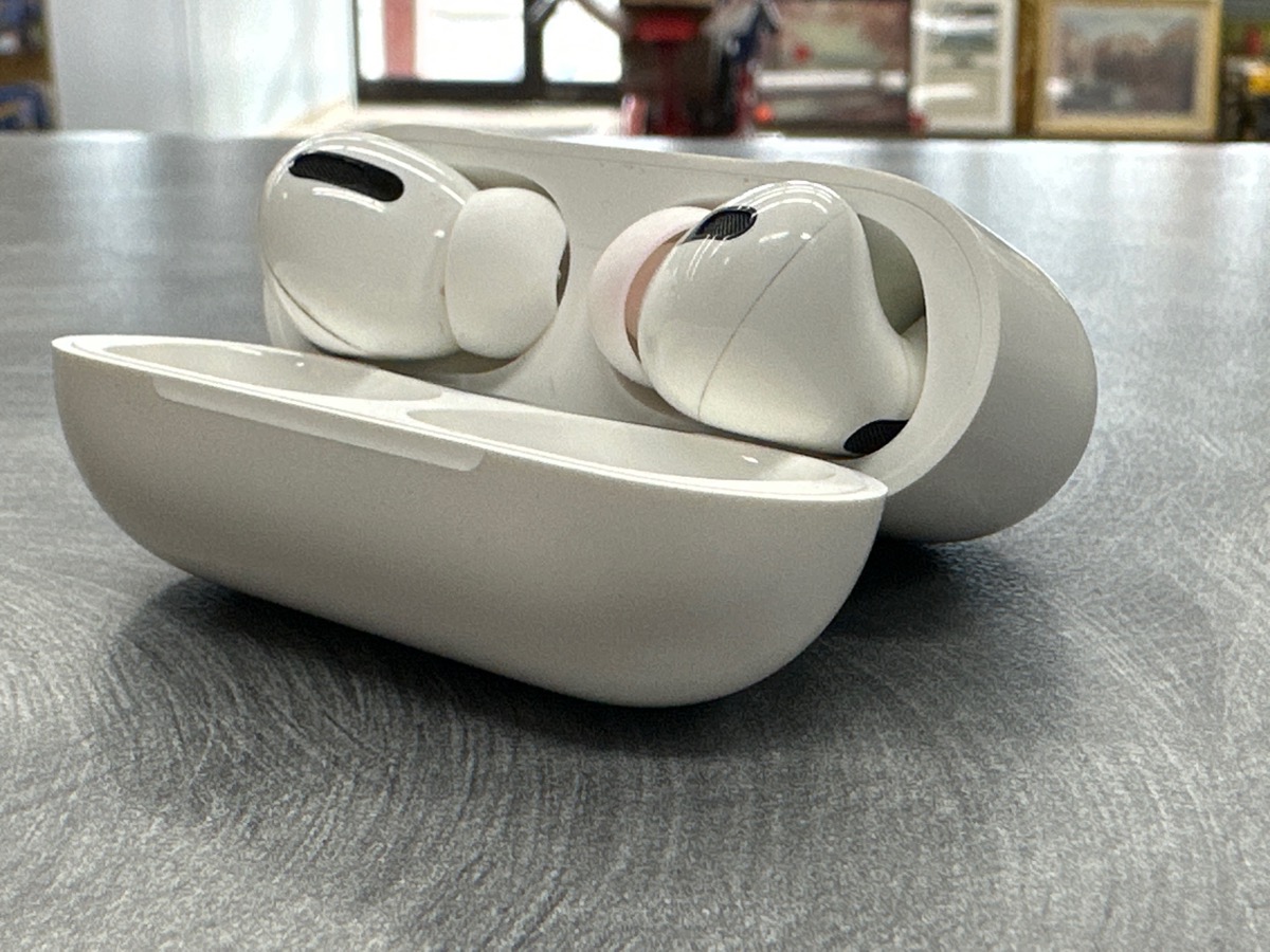 APPLE A2190 AIRPOD PRO HEADPHONES Good Buya