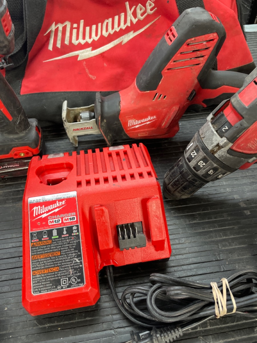MILWAUKEE COMBO ANGLE DRILL, DRILL, IMPACT, HACKSAW,FLASHLIGHT Good