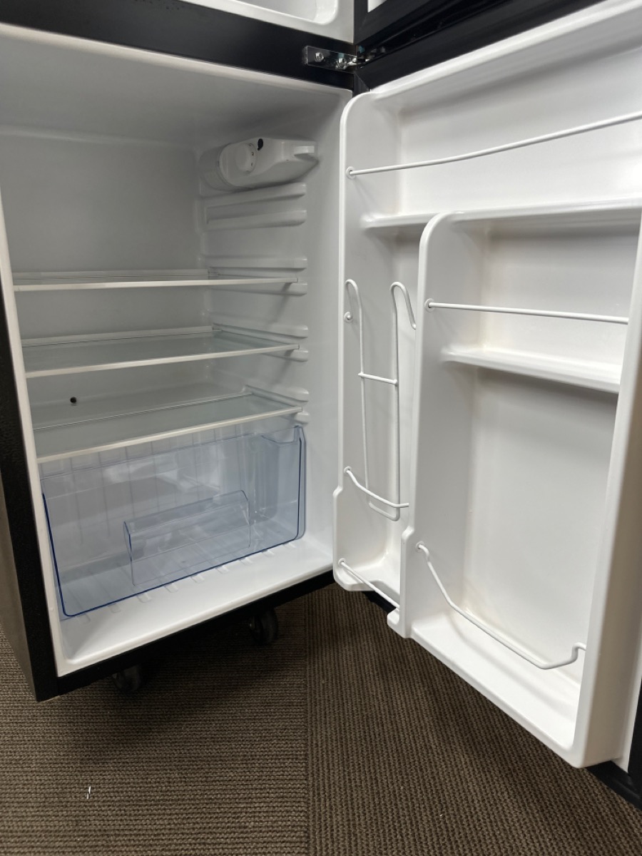 FRIGIDAIRE EFR451-C 4.5 CU. FT 2 DOOR MINI FRIDGE/FREEZER Like New ...