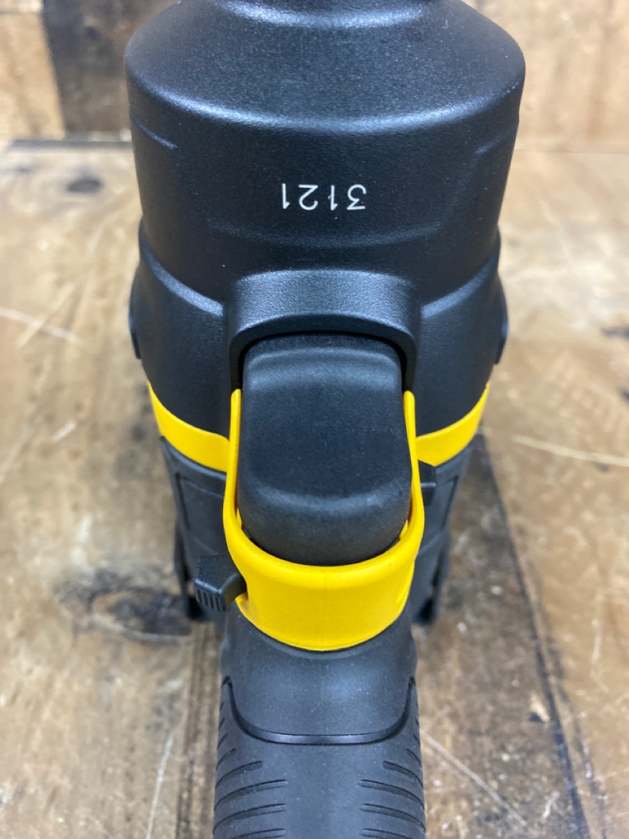DEWALT DWMT70773 1/2 IN. HEAVYDUTY PNEUMATIC IMPACT WRENCH Like New Buya