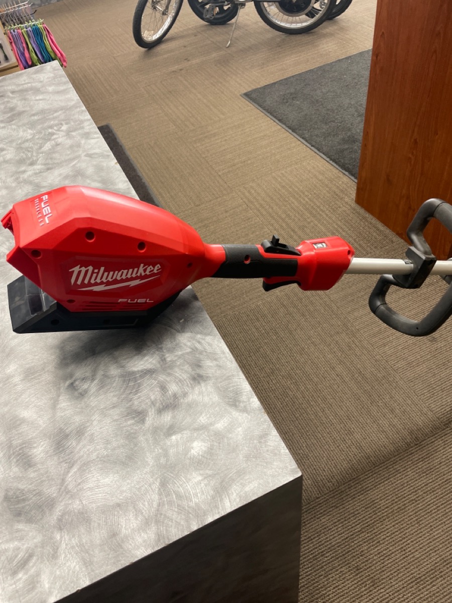 MILWAUKEE TRIMMER MODEL 282520 (TOOL ONLY) Good Axel