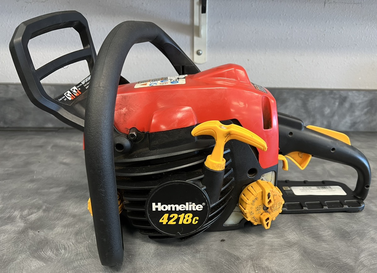 CHAINSAW HOMELITE RD BLK 42CC GAS POWERED W/CASE Very Good | Pawn 1 ...