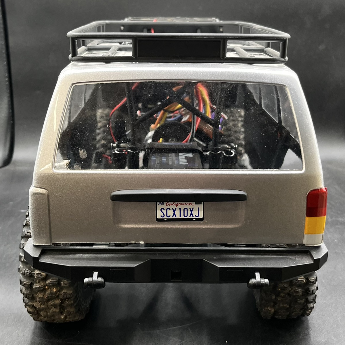 AXIAL SCX10ii JEEP W/ MODIFICATIONS & REMOTE Very Good Buya