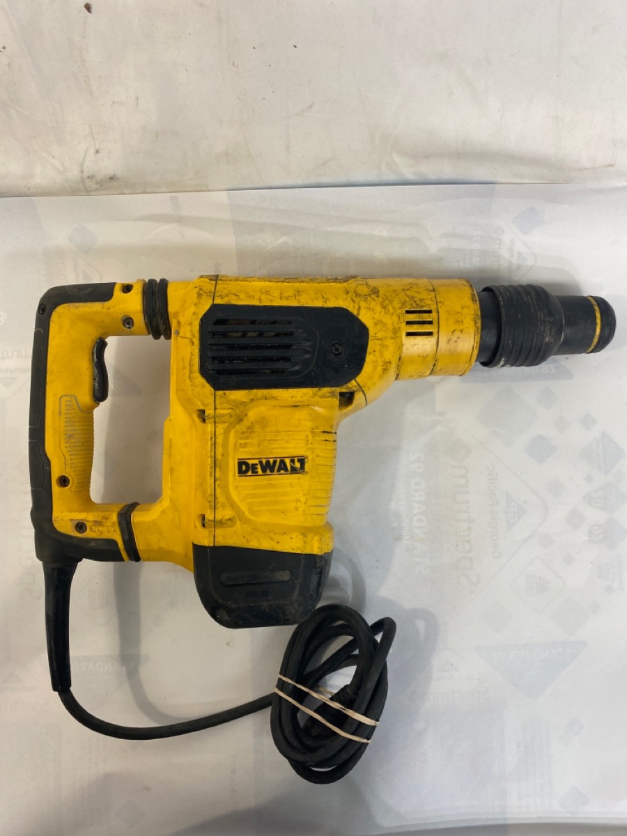 DEWALT D25481 CORDED 120V DEMOLITION HAMMER Very Good Sharp Assets