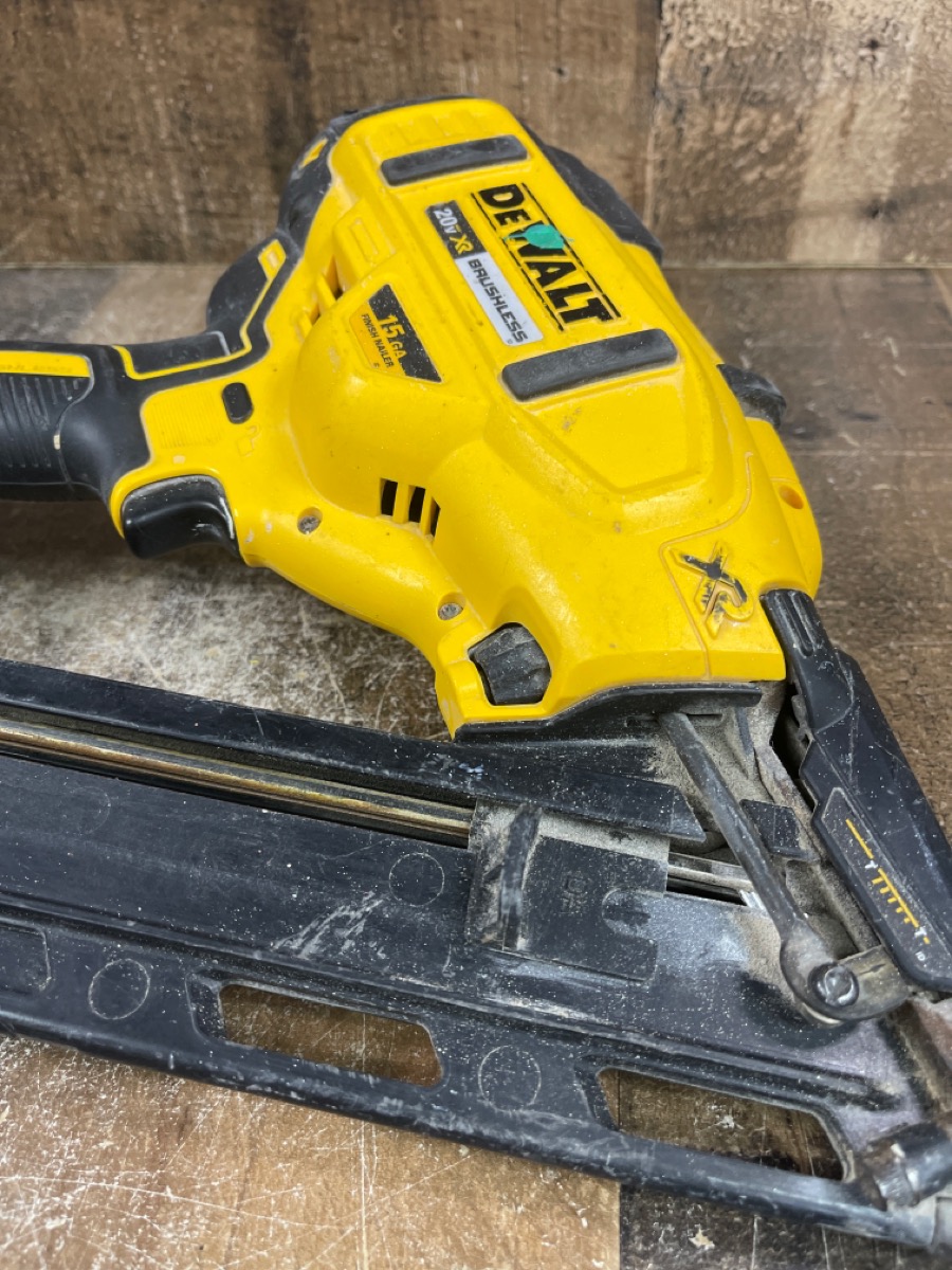 DEWALT DCN650 20V MAX XR LITHIUMION CORDLESS 15GAUGE ANGLED FINISH NAILER Very Good Buya