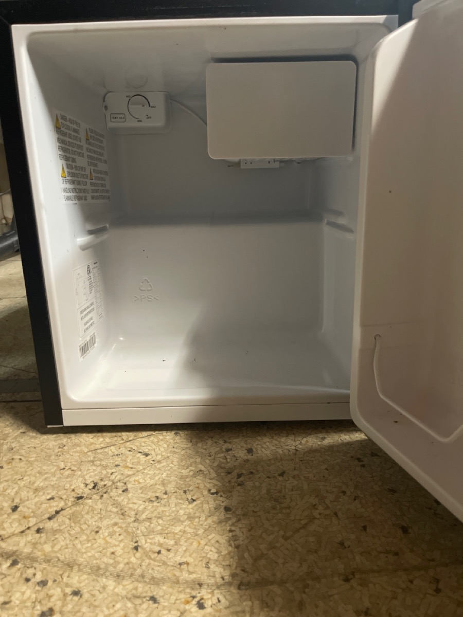 Hisense Wms017m6xbe 16 Cuft Compact Refrigerator Very Good Sharp Assets Llc Gonzales La 8896