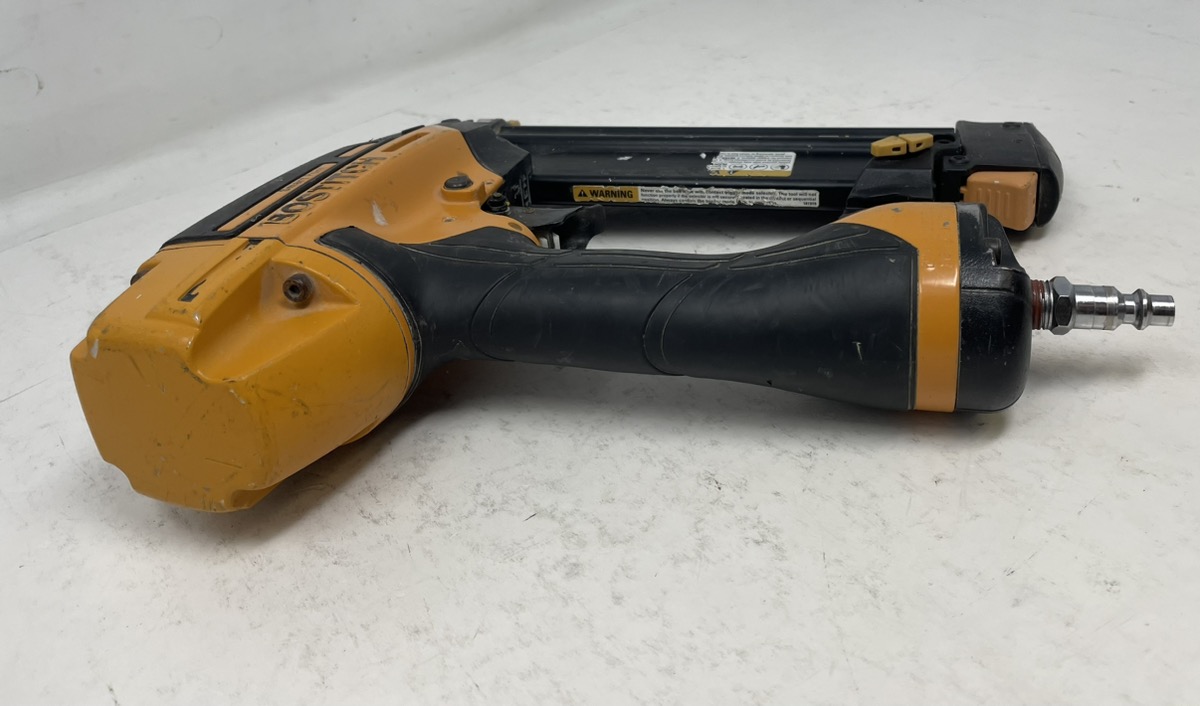 BOSTITCH BTFP12233 SMART POINT 18 GAUGE BRAD NAILER Good Buya