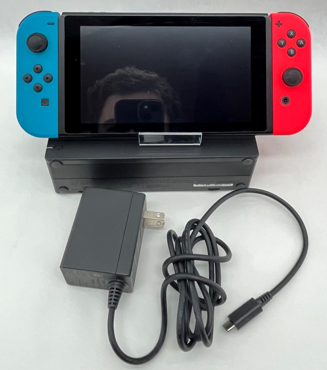 Nintendo Switch HAC001 32GB Storage Handheld Console W/Charger & Dock Very Good Heartland