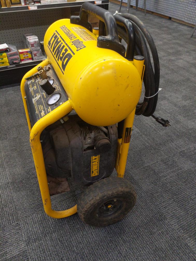 DEWALT D55146 4.5 GALLON PORTABLE ELECTRIC AIR COMPRESSOR Very Good Buya