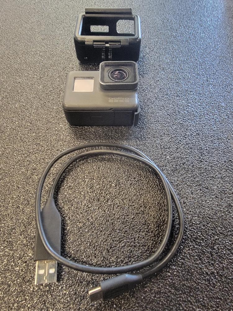 GOPRO HERO 5 CAMERA WITH CASE MOUNT AND CHARGER Acceptable Pawn 1