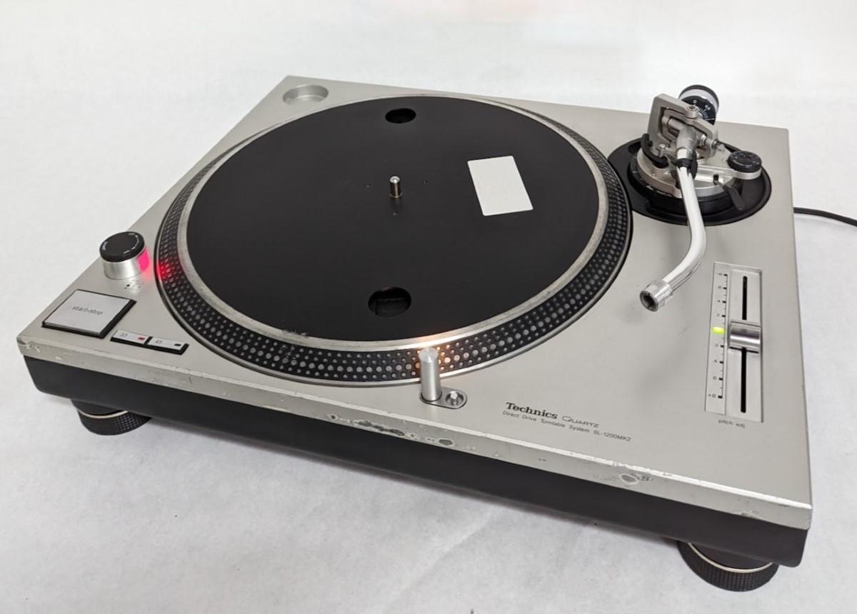 Technics SL1200MK2 Quartz Direct Drive Turntable System Good