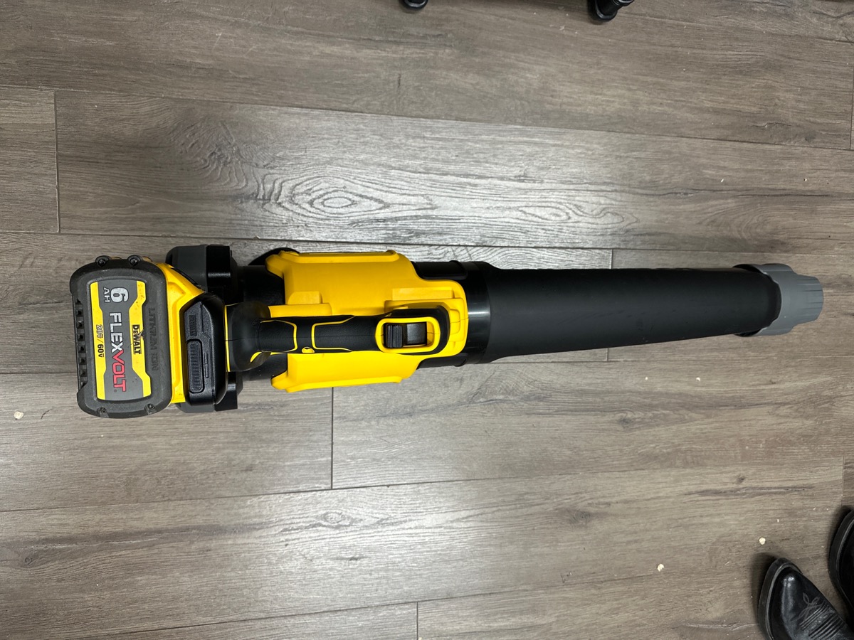 DEWALT 20V LEAF BLOWER W/6AHBATT Good Buya