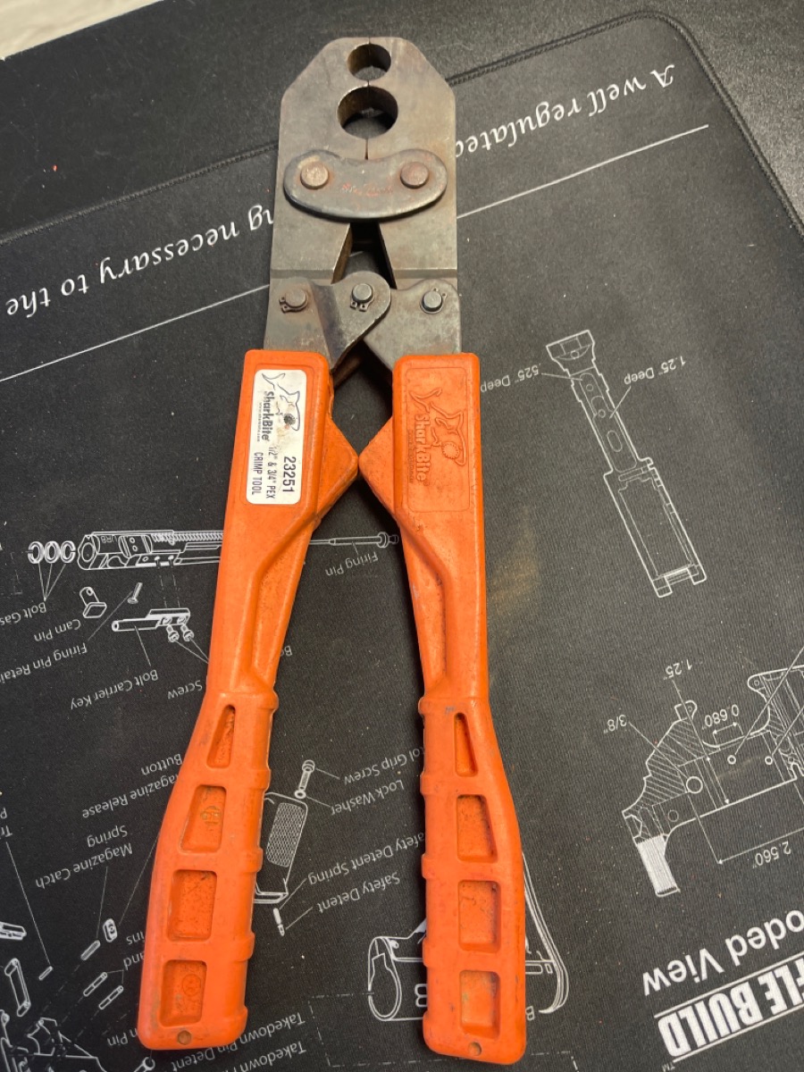 SHARKBITE 23100 PEX CRIMP TOOL 1/2" AND 3/4" Very Good Buya
