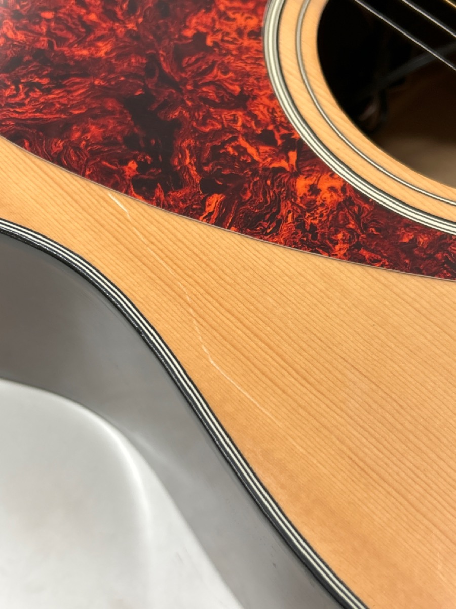 Yamaha FX335 RightHanded Acoustic/Electric Guitar Dreadnought Good