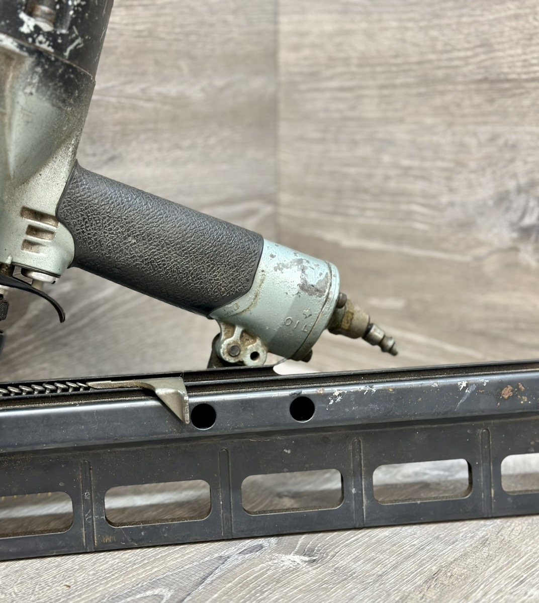 Hitachi NR83A2 3 1/4 in Framing Strip Nailer Very Good Buya