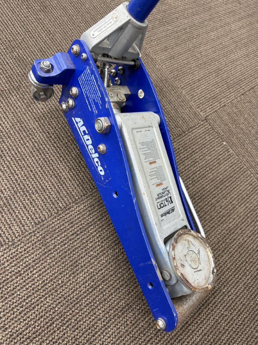 AC DELCO 11/12 TON LIGHTWEIGHT ALUMINUM FLOOR JACK Acceptable Buya