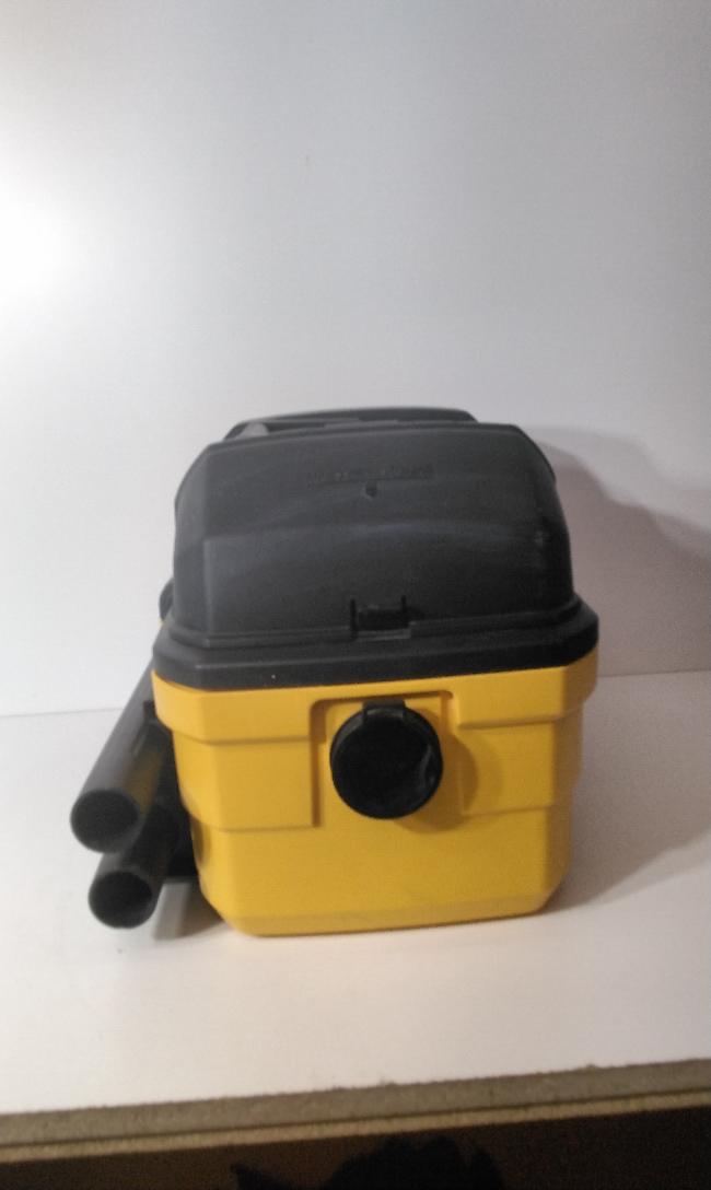 DEWALT 18/20V MAX Cordless/Corded WetDry Vacuum Cleaner Good Buya