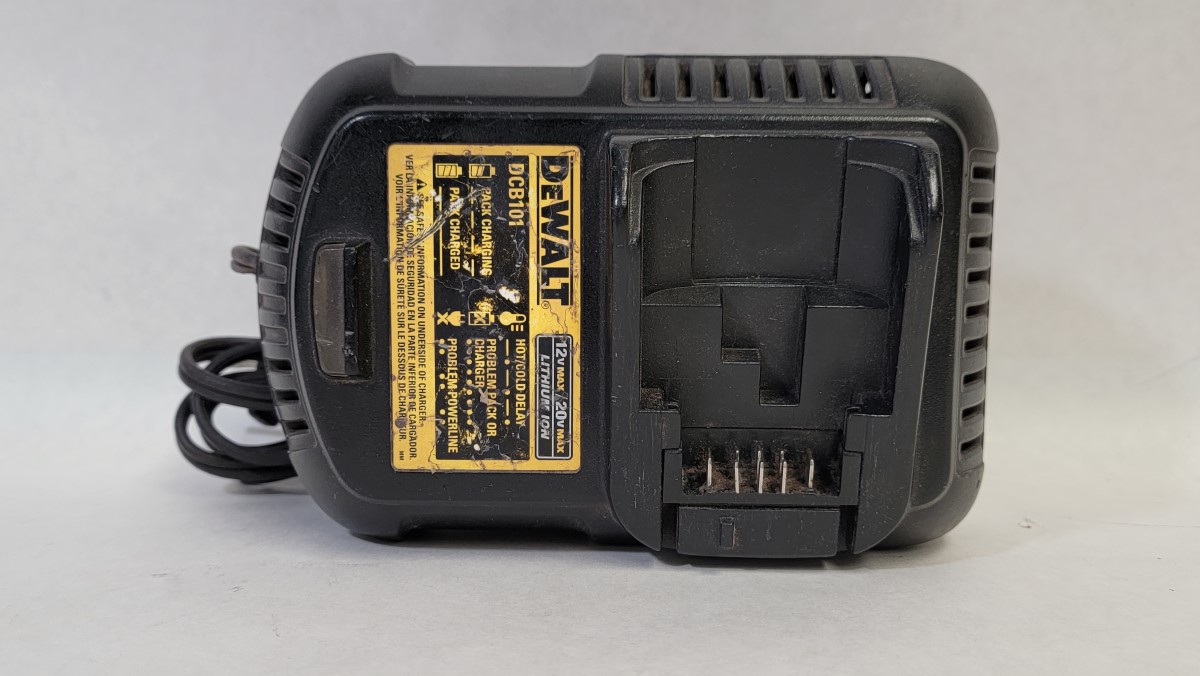 DeWalt DCB101 12v MAX/20v MAX LithiumIon Battery Charger Good Buya