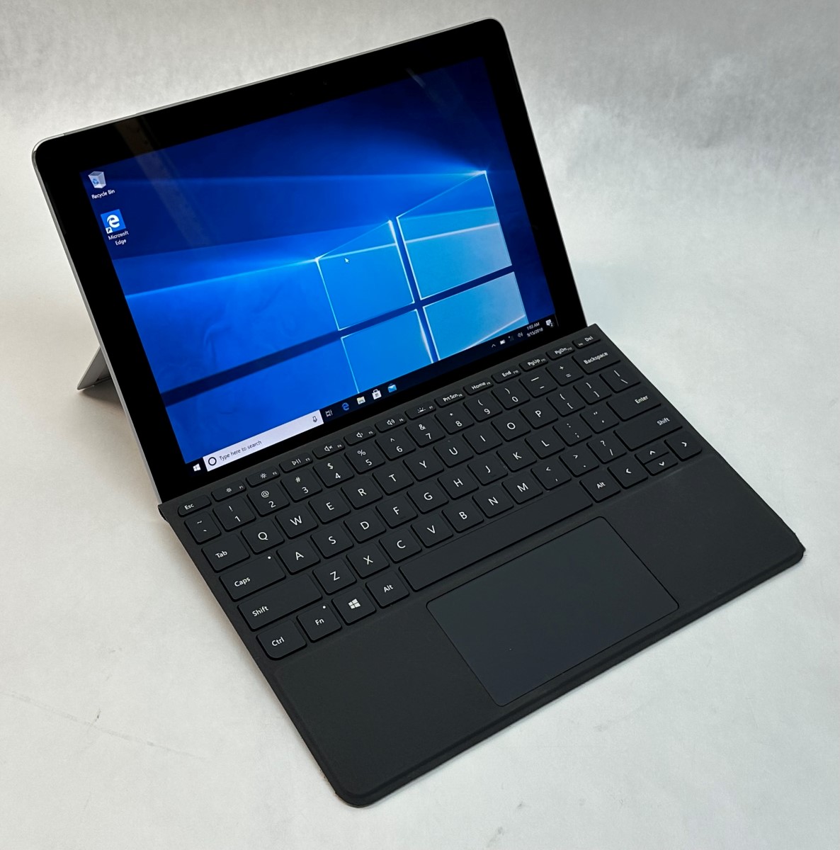 世界的に有名な Surface go Model：1824 model 1824 4GB Surface 64GB