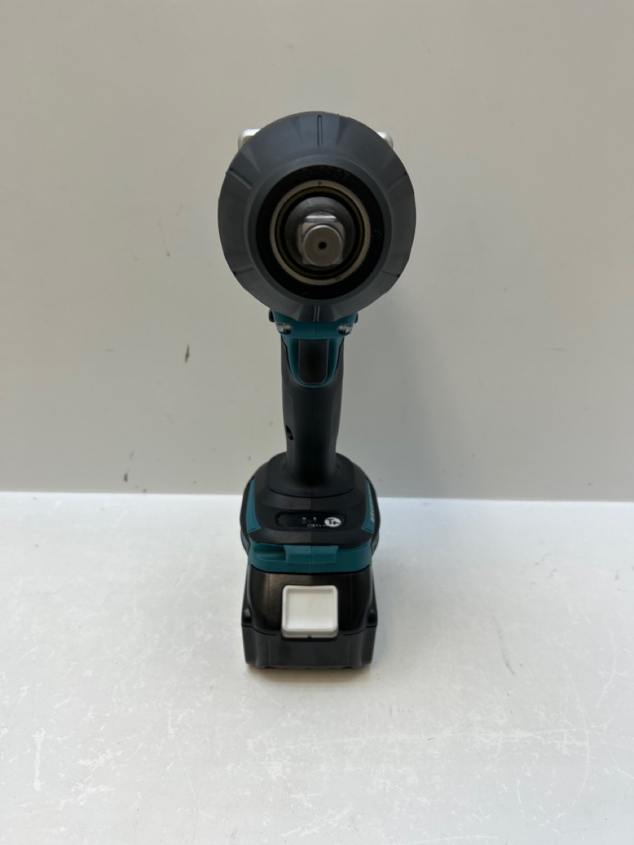 Makita XWT08Z 18V LXT LiIon Brushless 1/2 in Sq. Drive Impact Wrench 5.0 Ah Kit Very Good