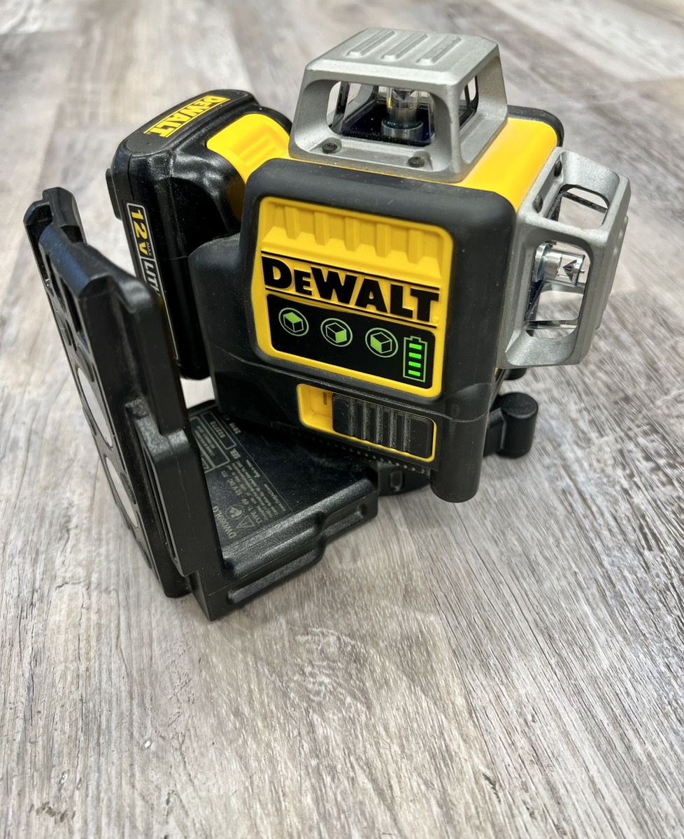 DeWALT DW089LG 12V 3 x 360-Degree Li-Ion Green Beam Line Laser Very ...