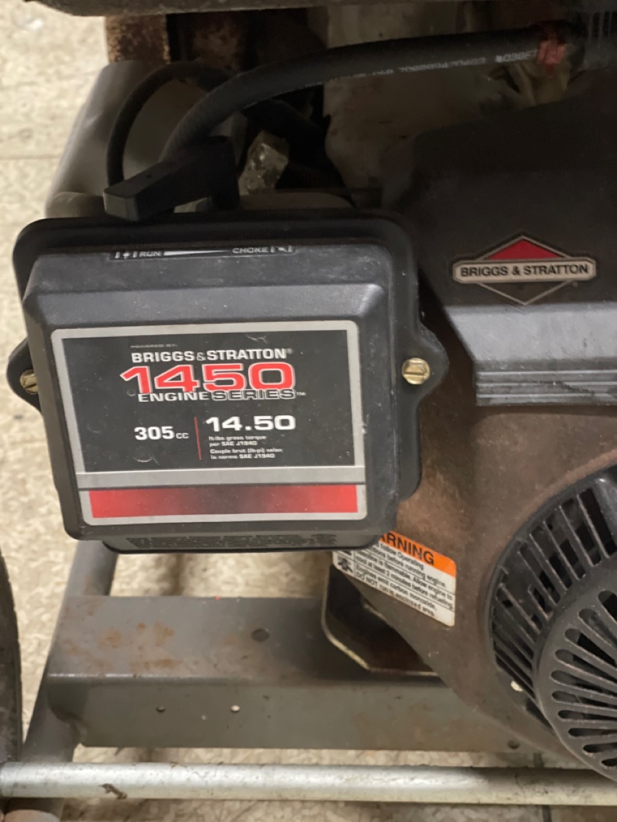 BRIGGS & STRATTON STORM RESPONDER 5500 WATT GENERATOR Very Good Sharp