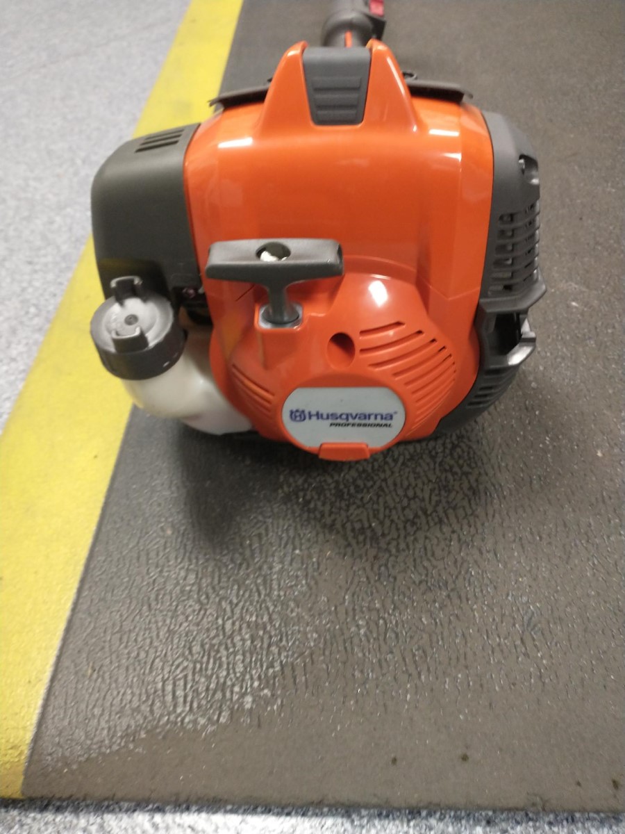 Husqvarna 18 in. 25.4cc 2Cycle Gas 525L Straight Shaft Trimmer Very
