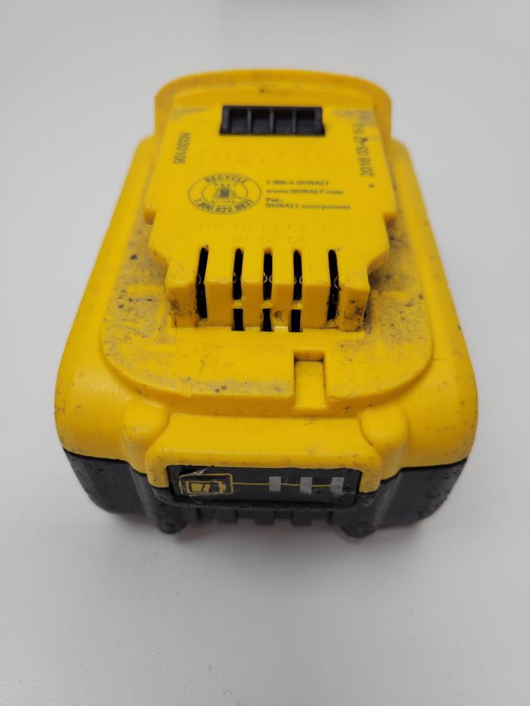 DEWALT DCB107/DCB205 12v/20v Charger w/5AH 20v XR Lithium Ion Battery