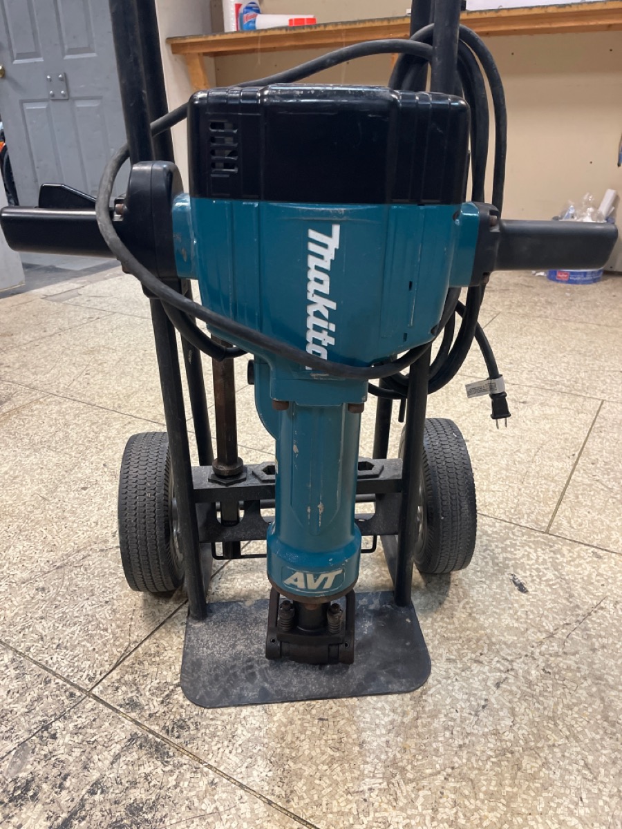 MAKITA HM1810 70 LB. AVT® BREAKER HAMMER *local pickup only* (mee) Very