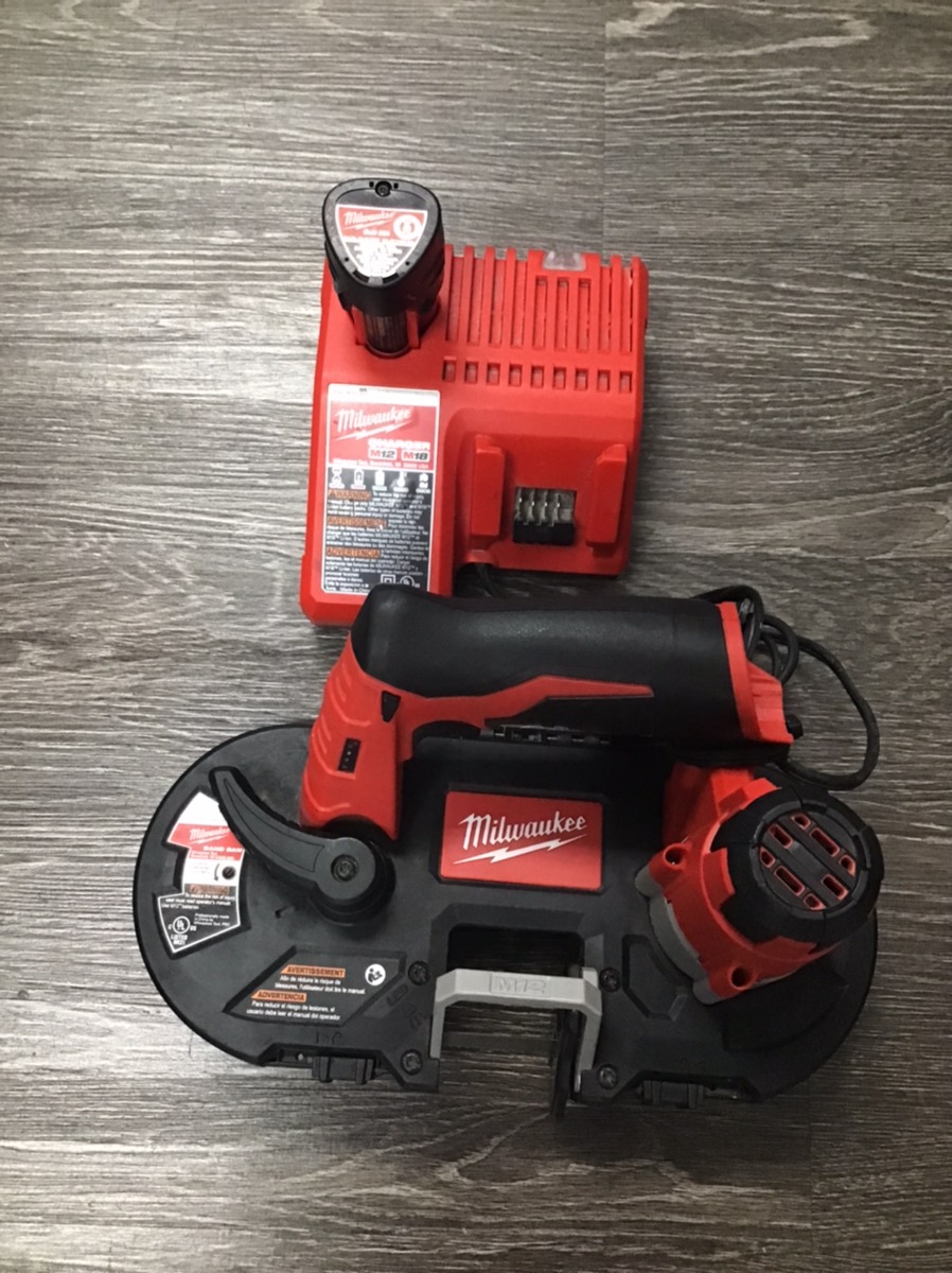 MILWAUKEE TOOLS 242920 12V BAND SAW WITH BATTERY AND CHARGER Good Buya