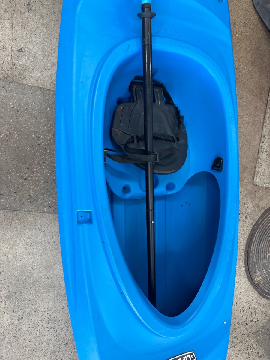 LIFETIME BLITZ 90 KAYAK Good Pawn 1 Spokane WA