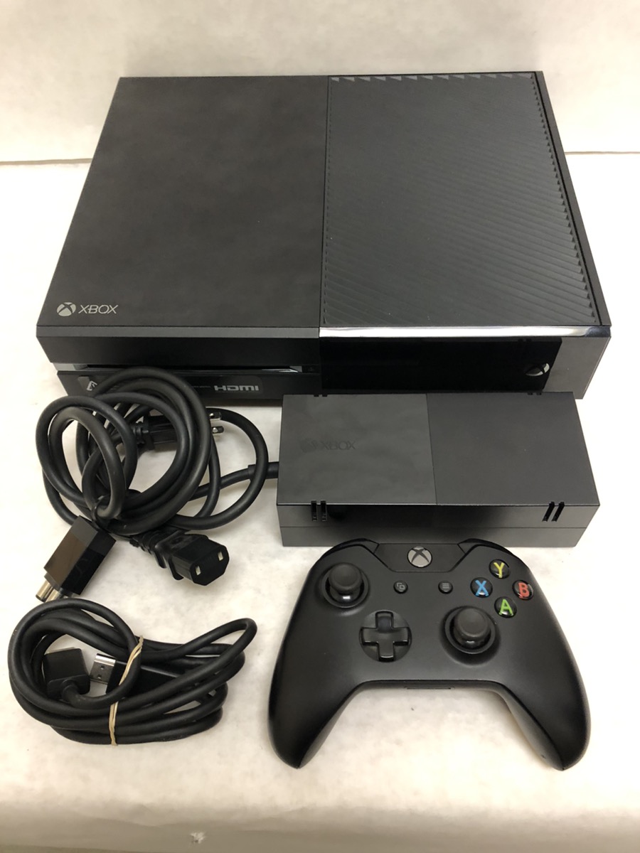 MICROSOFT XBOX ONE 500GB MODEL 1540 W/ CONTROLLER, POWER CABLE, AND