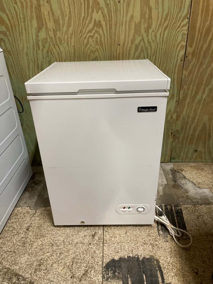 MAGIC CHEF HMCF35W2 MINI CHEST FREEZER Good Buya