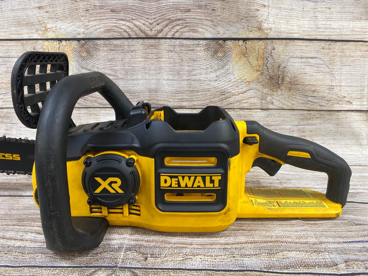 CHAIN SAW LAWN & GARDEN DEWALT DCCS690; W 4AH BATTERY Good | Buya