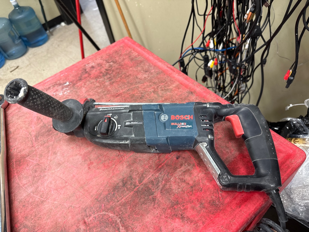 BOSCH BULLDOG EXTREME HAMMER DRILL Very Good Buya