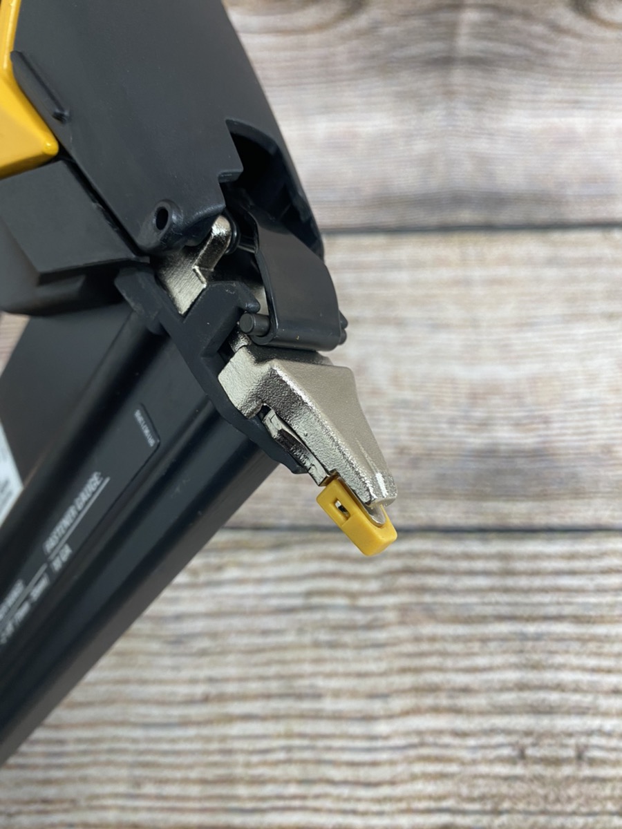 BOSTITCH BTFP12233 BOSTITCH Brad Nailer Kit, 18GA, Smart Point Nailer