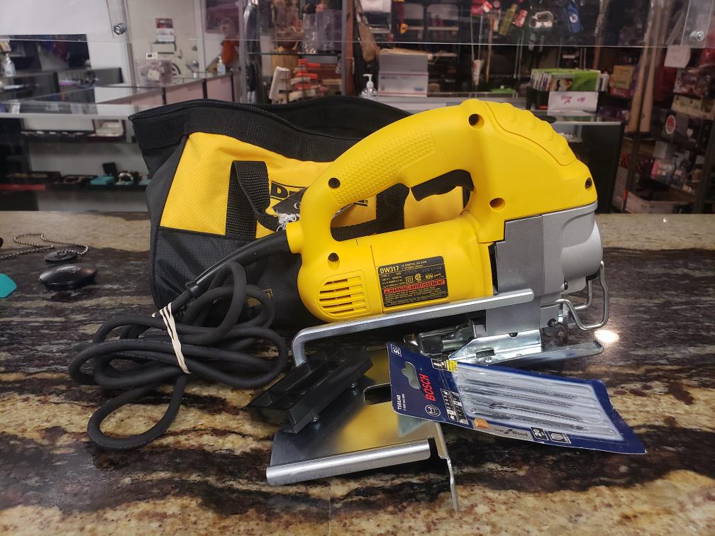 DEWALT ORBITAL JIG SAW DW317 120V CORDED VARIABLE SPEED WITH CASE Very
